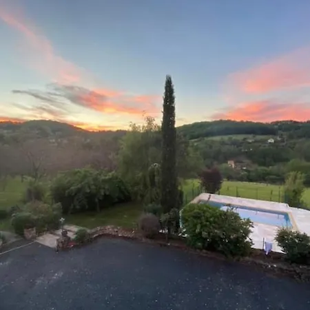 Casa de Férias Coeur De Dordogne Grande Piscine Au Sel Vue Vallee La Bachellerie